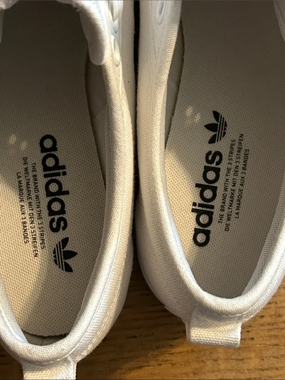 adidas Women’s White Low-Top Canvas Sneakers New 9.5